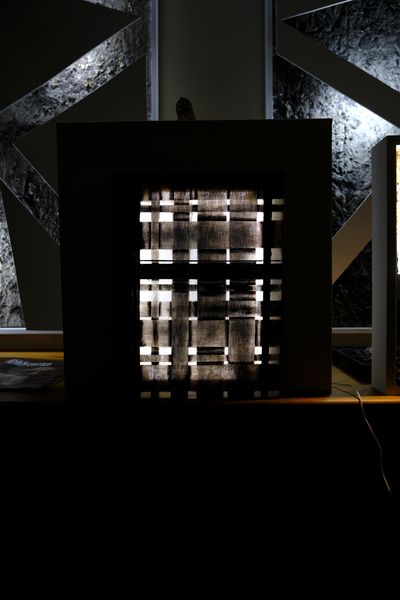 PF114 - Technique mixte (Lin, goudron et LEDs) - Projet réalisé en dimensions réduites - 40 x 30 x 2,7 - 2019